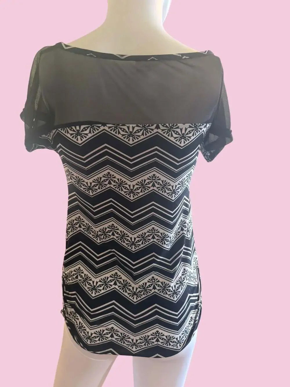 Free Kisses Women's Short Sleeve Sheer Mesh Detail Chevron Geometric Print Top